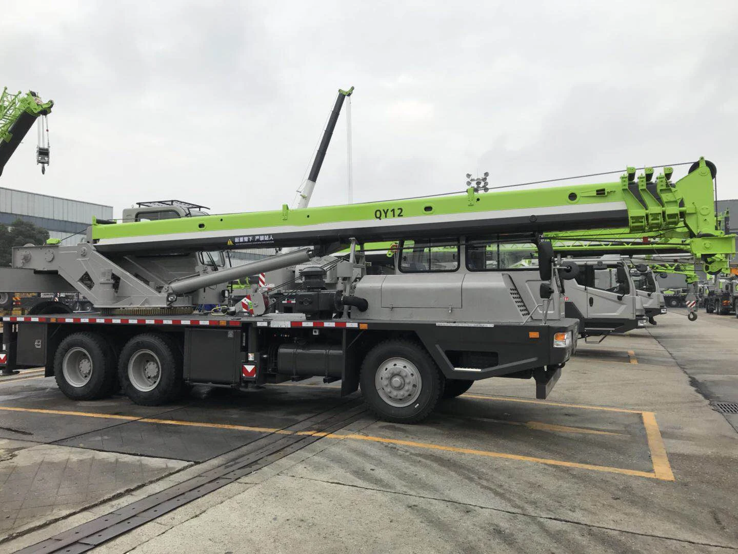 New 70 ton ZOOMLION mobile crane ZTC700V552 stock for sale