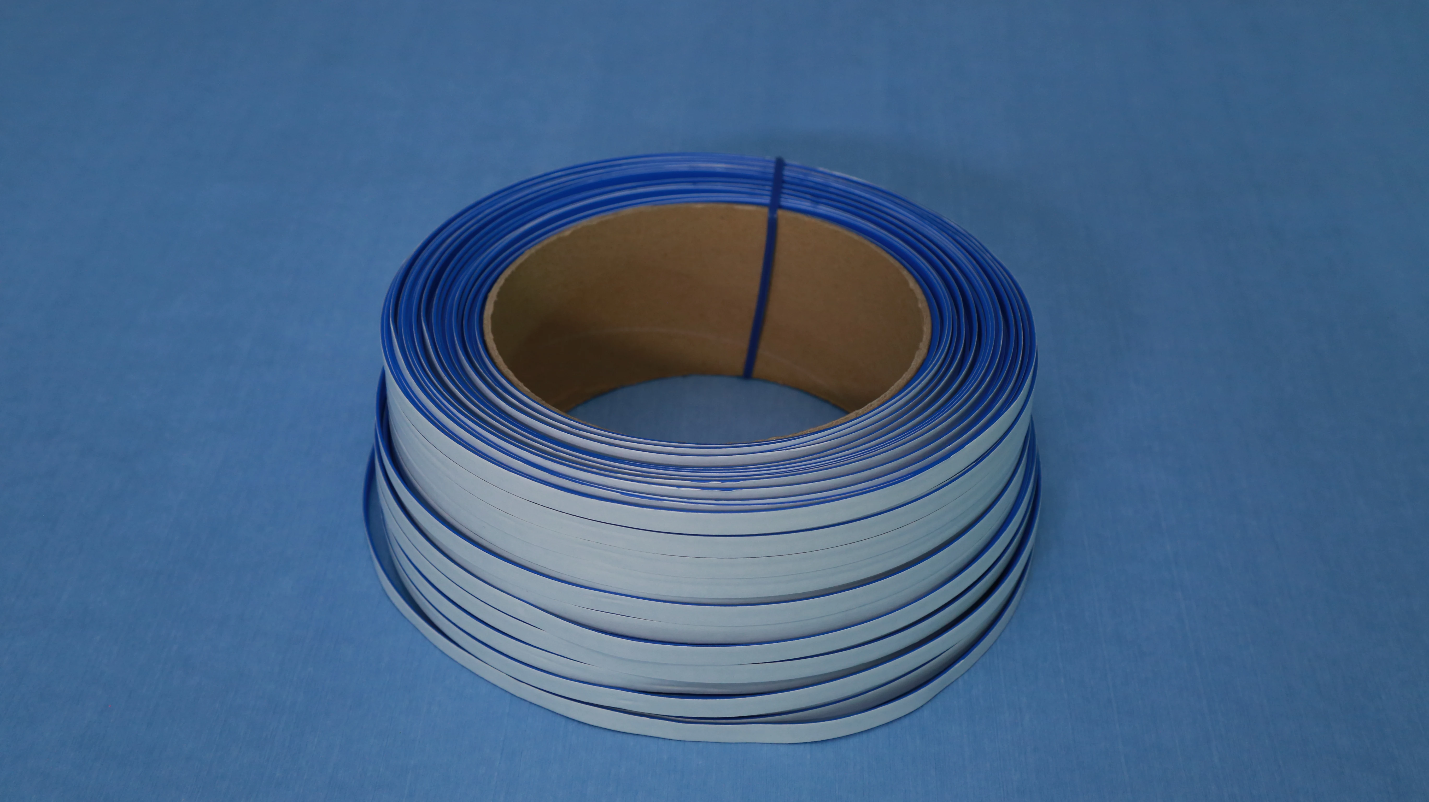 
 Синий стержень с клейкой поверхностью (с гальваническим покрытием из пластика и железа  