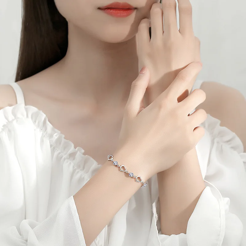 
 High Quality 925 Silver Bracelet Simple Design Heart Shape Charm Bracelet For Women Daily Wear  