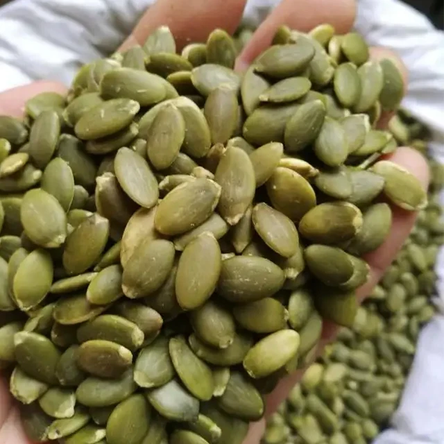 Семена зеленой тыквы, зерна тыквы в вакуумной упаковке