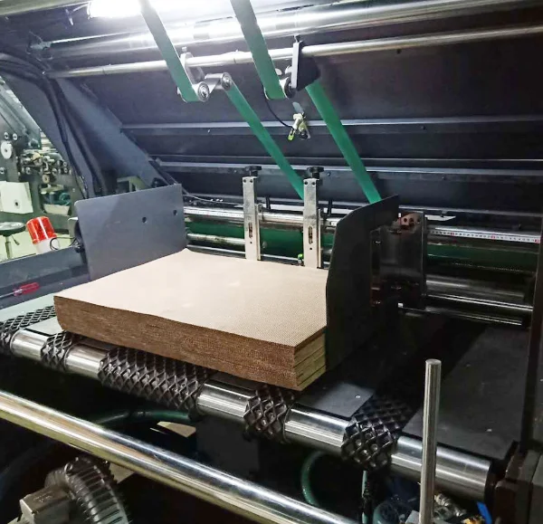 
 Высокоскоростная и ручная машина для ламинирования флейты для изготовления картонных коробок  