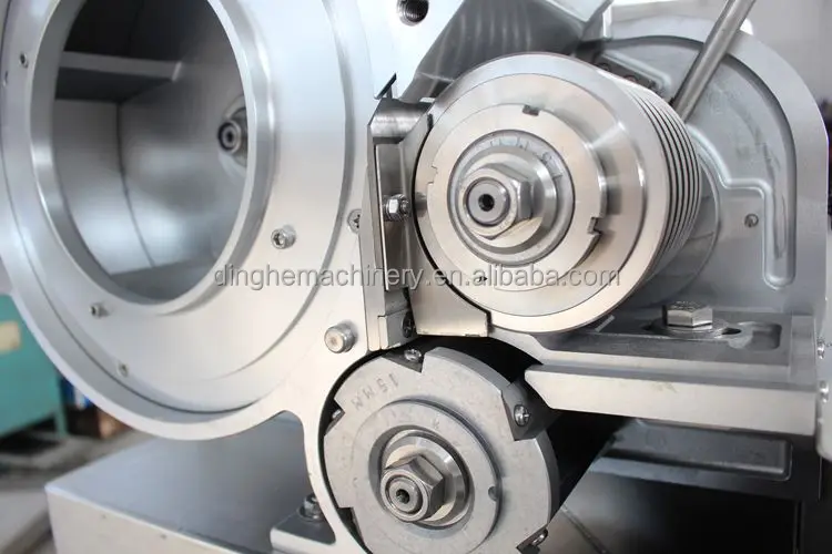 cutting blades show.jpg