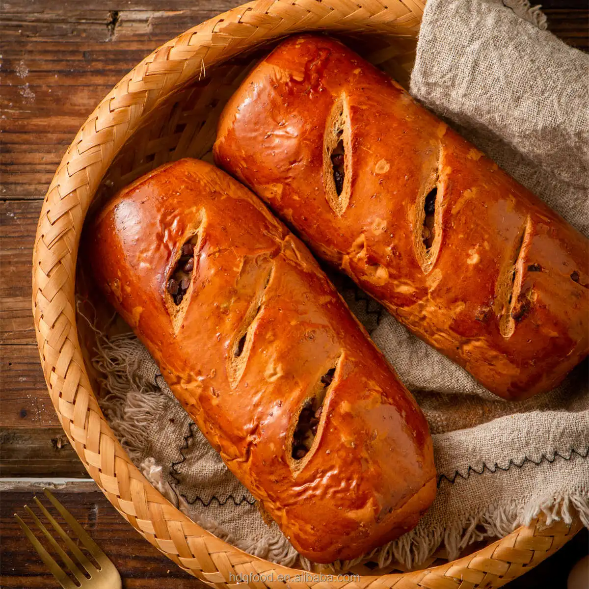Здоровые красные бобы, изюм и сушеные фрукты из грецкого ореха с оригинальным ароматом, хлеб Leba
