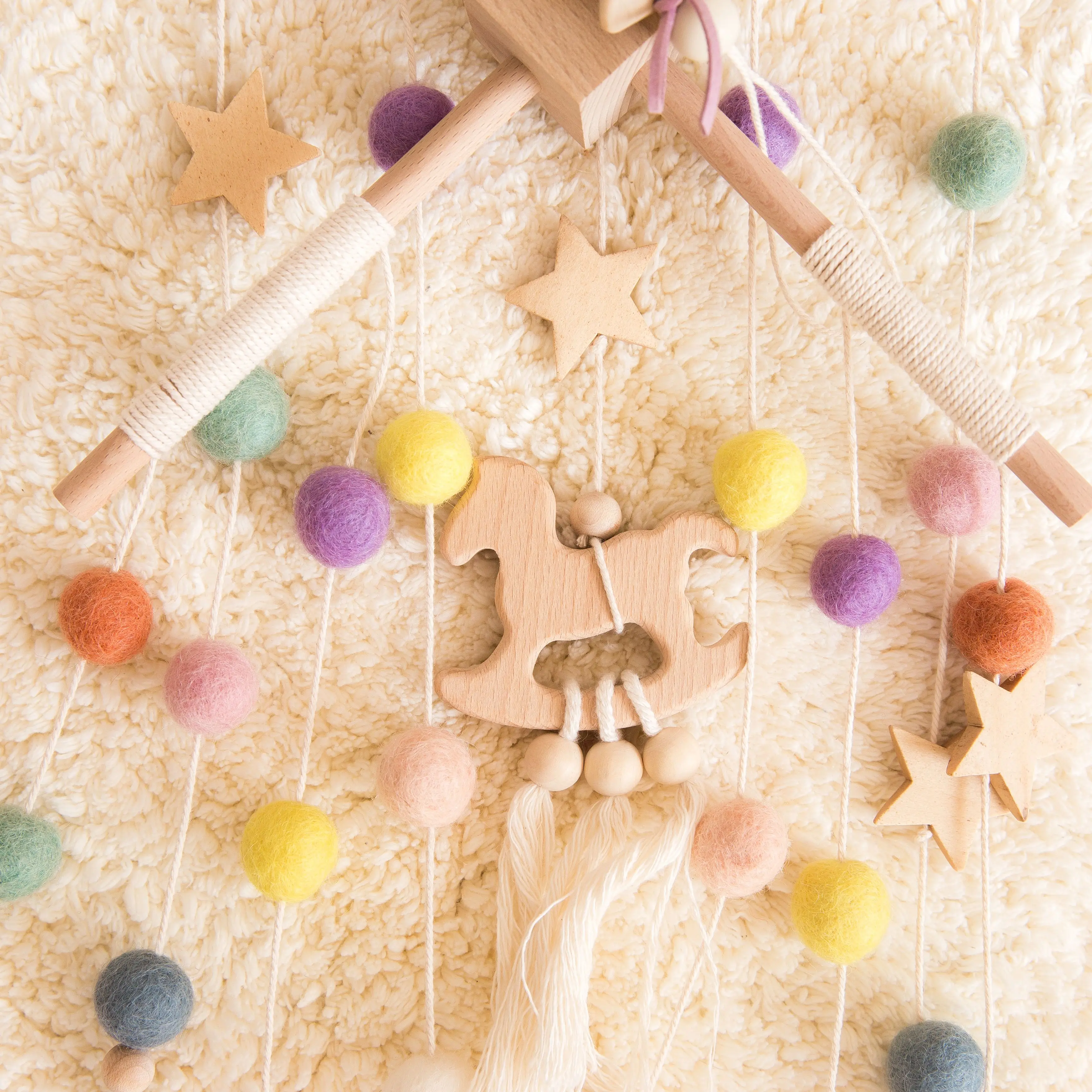 Детская подвесная игрушка в стиле «Троянская лошадь» с кисточками и колокольчиком для кровати