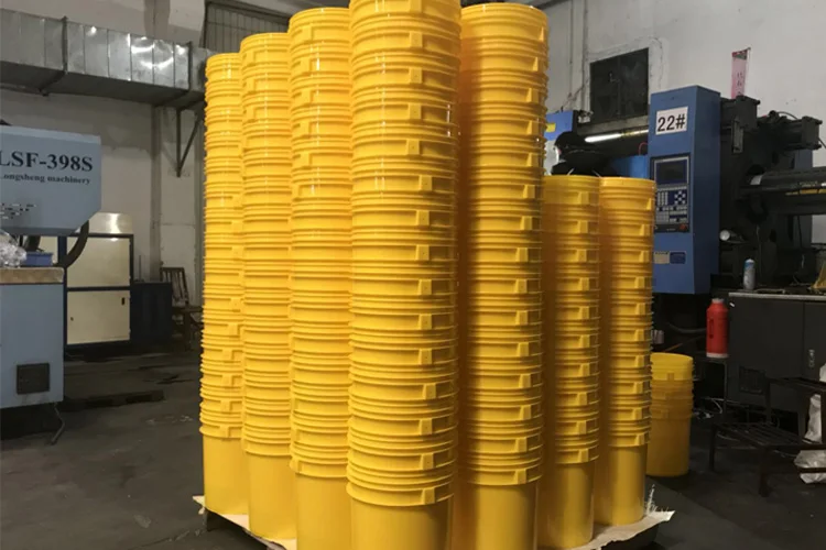plastic pail 5.jpg