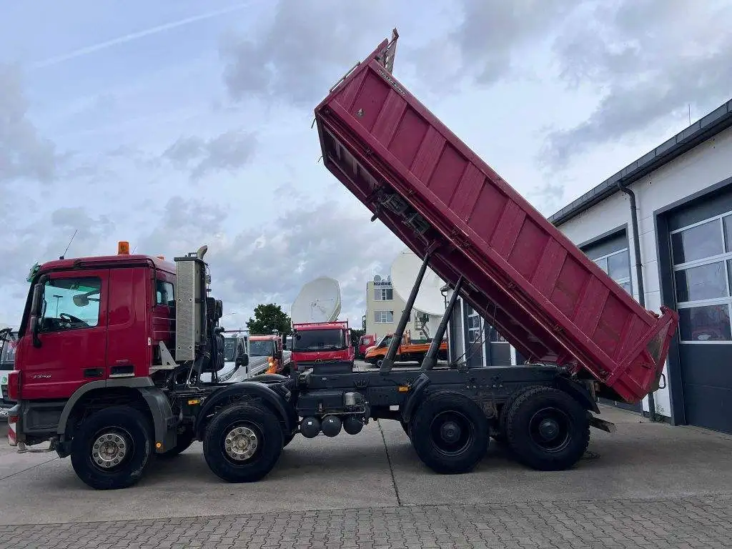 benz actros 3244 8x4 (2).jpg
