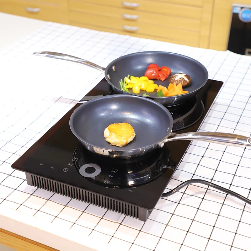 Индукционная плита с двумя горелками и сенсорным экраном