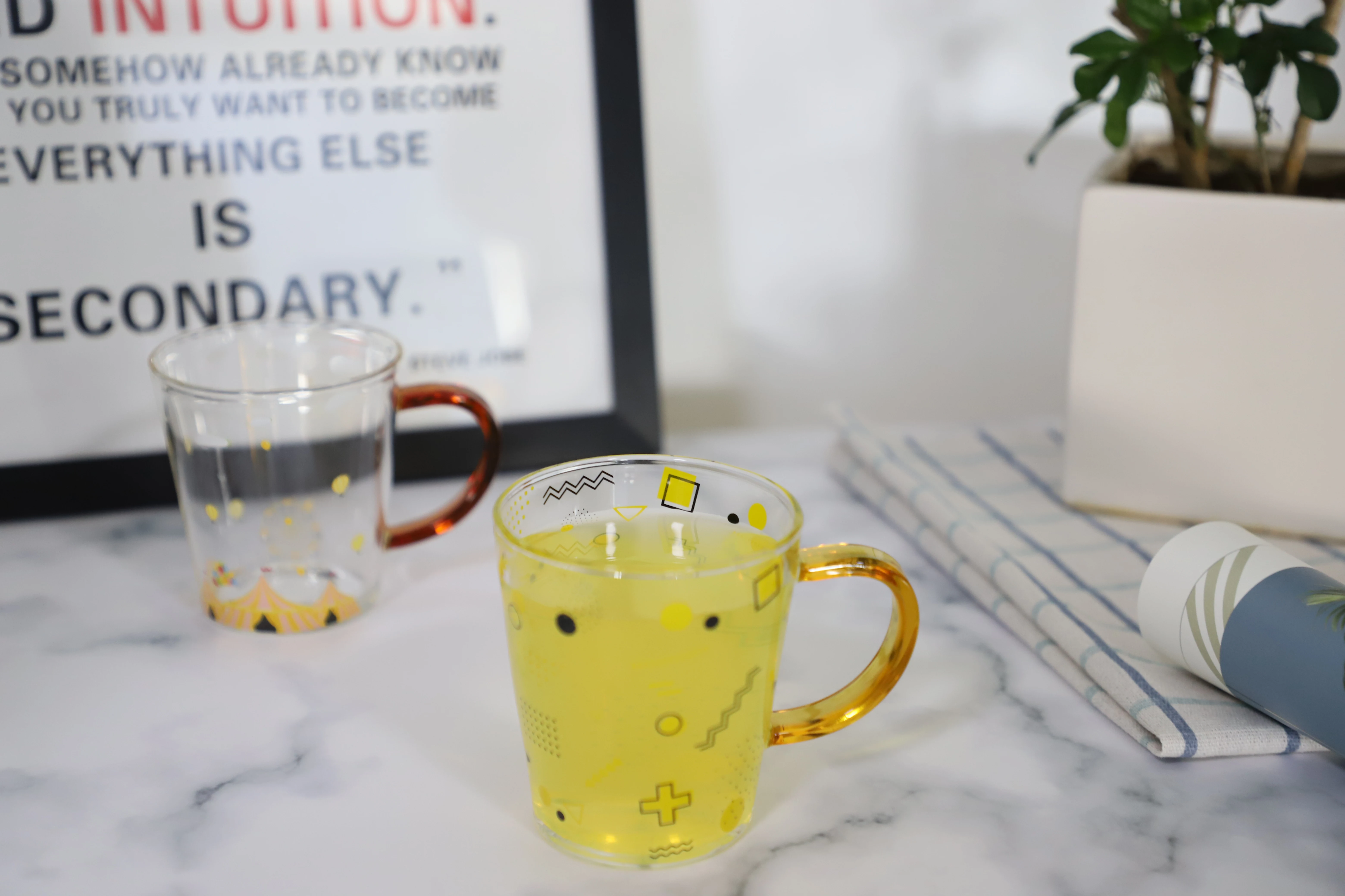
 Лидер продаж, однотонная желтая боросиликатная многоразовая стеклянная чашка для питья с одной стенкой  