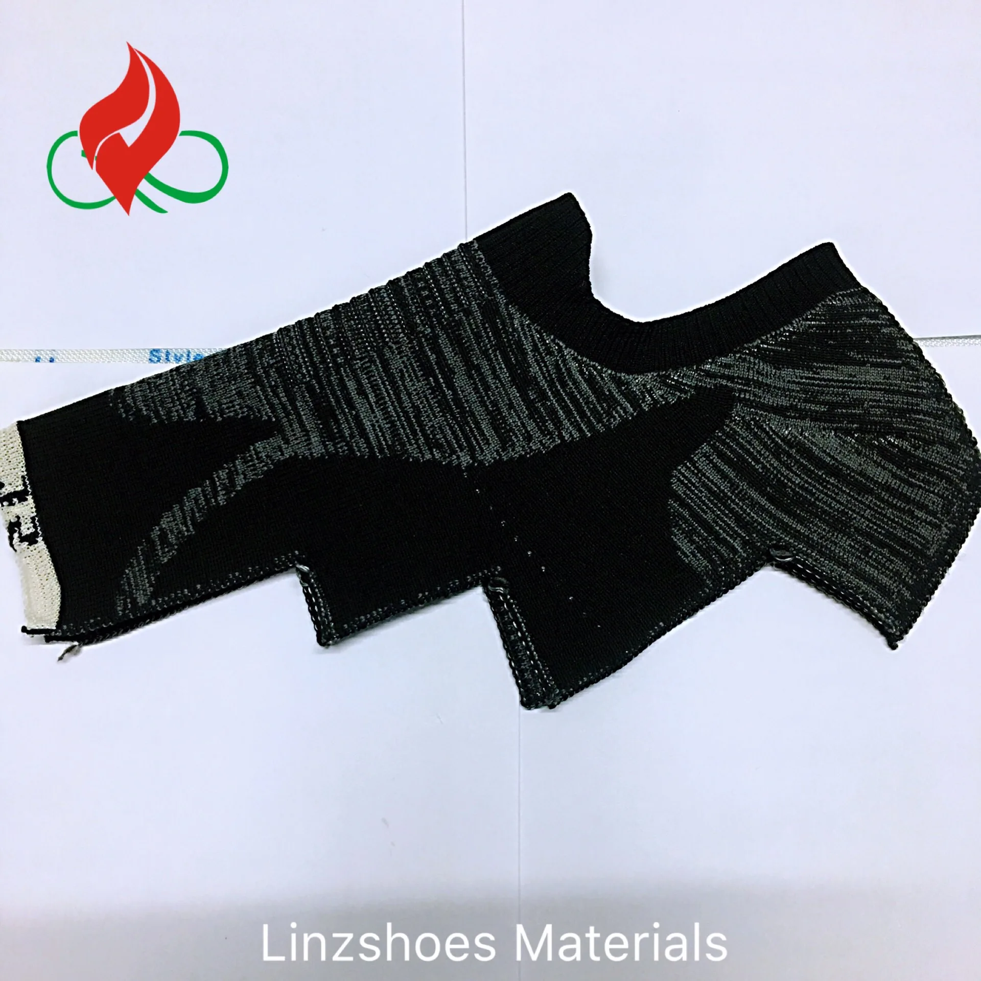 
 LNZ-F009 обувь на платформе 6; Цвет черный, серый; Легкая Тканевая обувь; Новинка; Материал; Растягивающиеся кроссовки на танкетке  