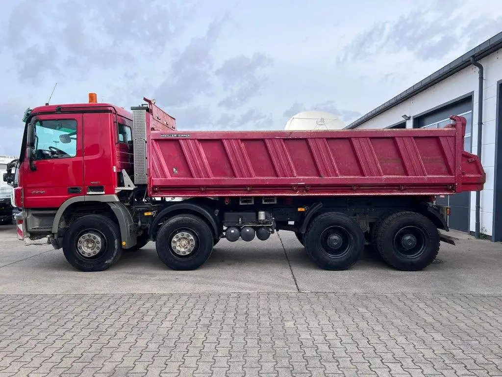 benz actros 3244 8x4 (4).jpg
