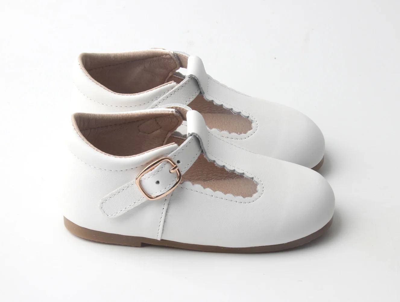 
 2021 кожаная детская обувь; Красивая обувь Мэри Джейн с мягкой подошвой и Т-образным ремешком для девочек; Фабричная обувь  