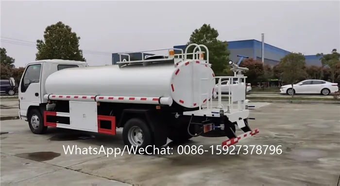 water truck ISUZU (2).png