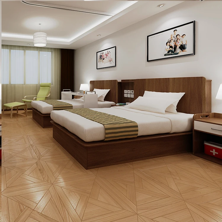 
 Гостиничная комната, деревянная односпальная кровать, набор мебели  