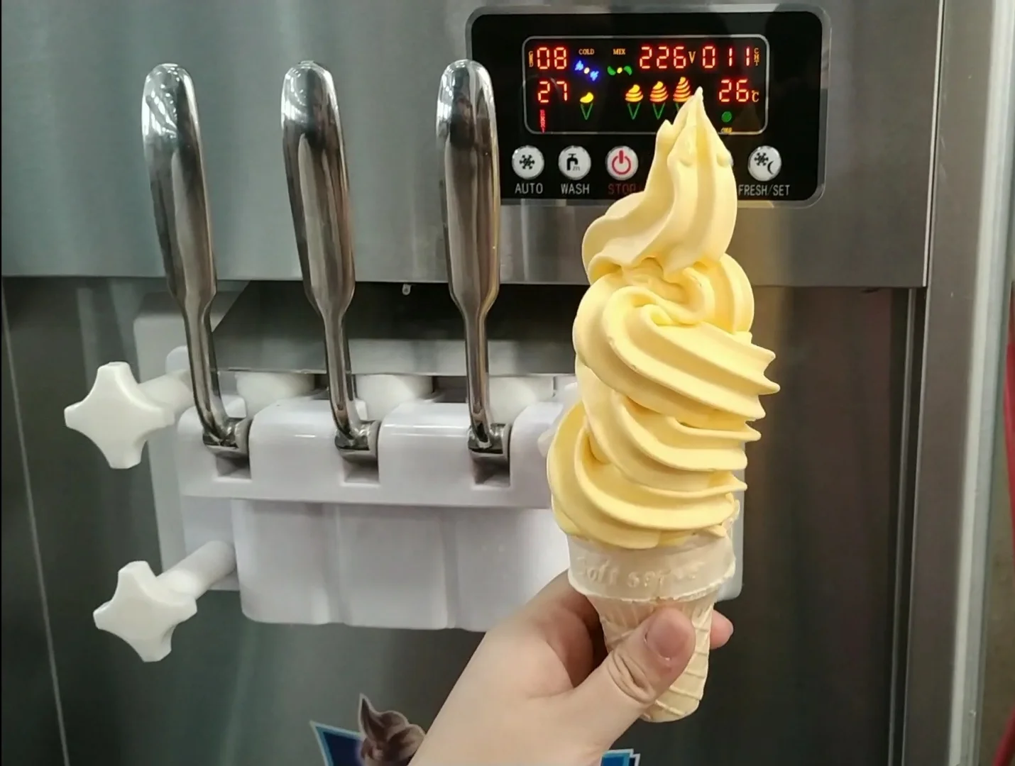 
BQL-S22-2 коммерческая машина для мягкого мороженого, Производитель йогурта 