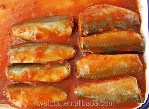 
Консервированная рыба скумбрии в томатном соусе, консервированная морская еда 