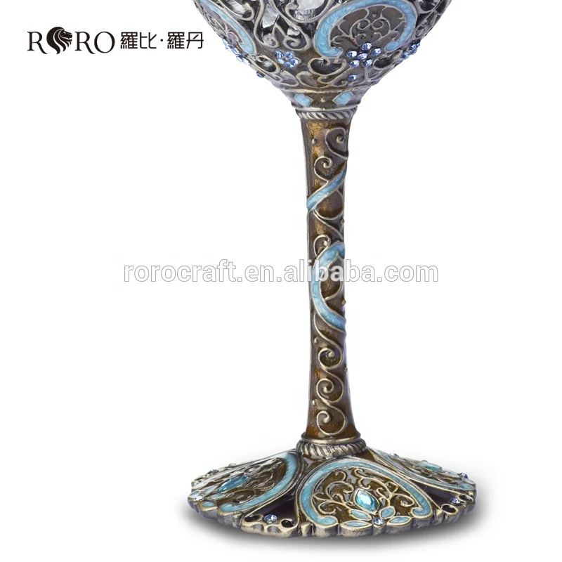 
 Набор хрустальных бокалов RORO для красного вина с классическим узором  