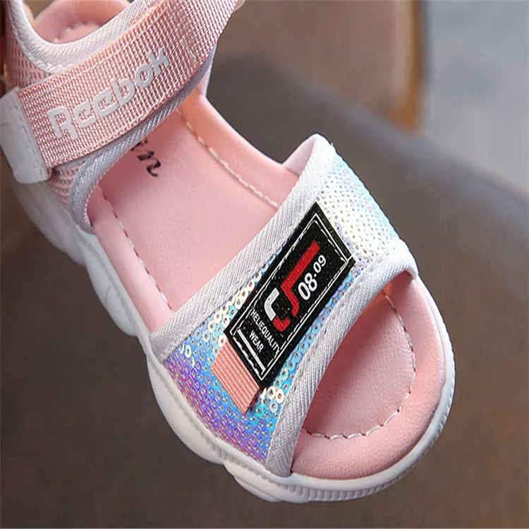 Оптовая продажа новейших летних корейских сандалий на мягкой подошве