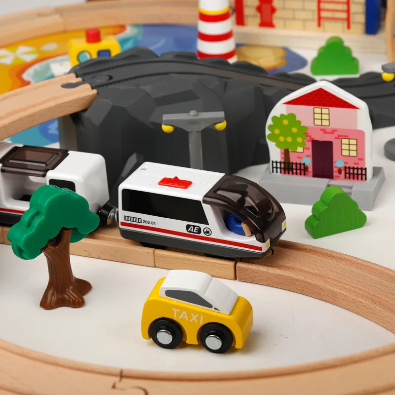 92 шт деревянный игрушечный Электропоезд Магнитный огонь полицейский автомобиль игрушка мальчика деревянный поезд трек игрушки