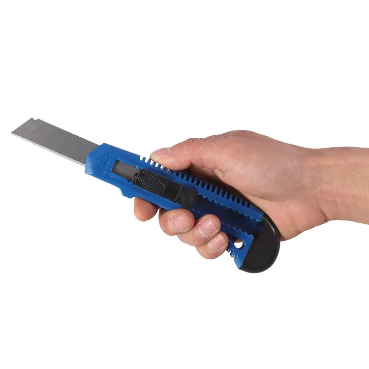 Универсальный нож/инструмент с выдвижным лезвием