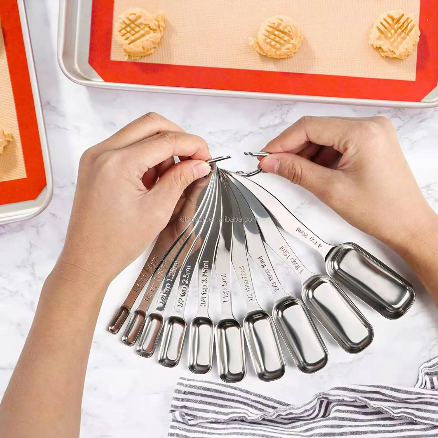 measuring spoons