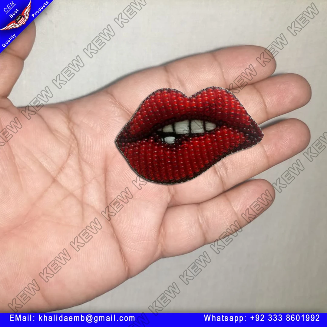 lips beaded brooch red.jpg