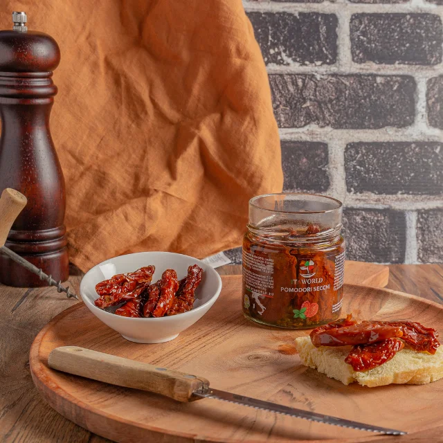 Best Quality Traditional Italian Food Dried Tomatoes in Extra Virgin Oil 180 gr Itaworld For Whosale