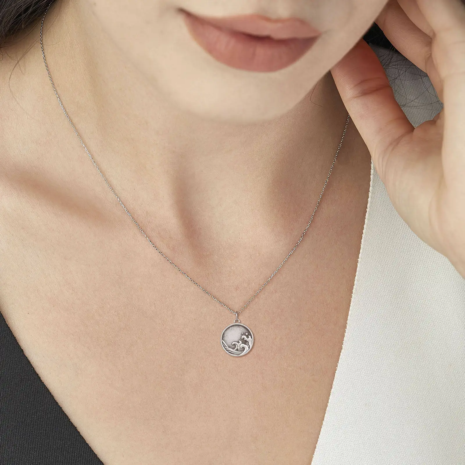 Antique Silver Sea Ocean Wave Necklace Travel Hawaiian Hawaii Surfer Circle Pendant Choker Beach Surfer Necklace For Women