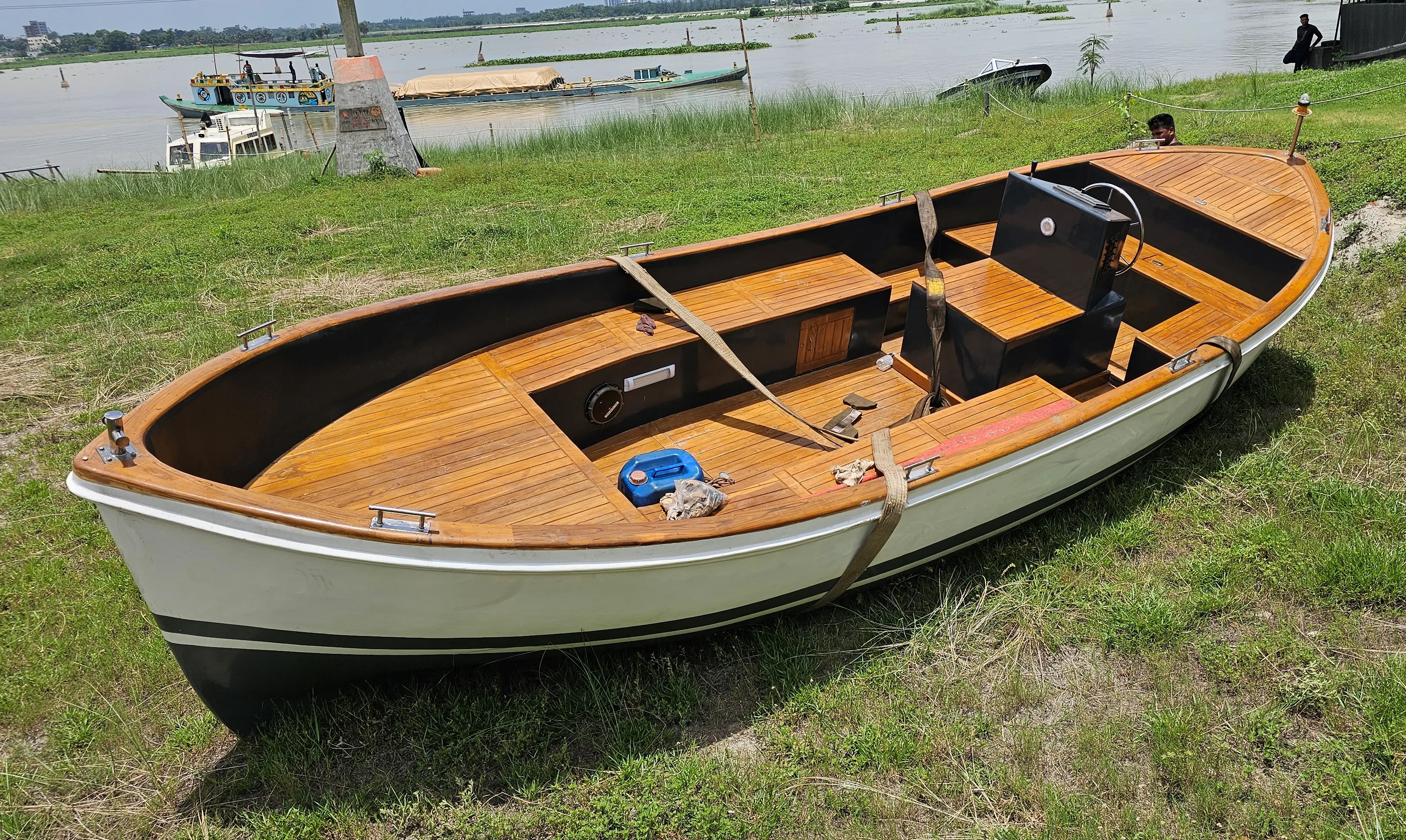 Best Luxury Design Sloep Boat  with Teak Wood Design and Fibreglass Hull For Export from Bangladesh