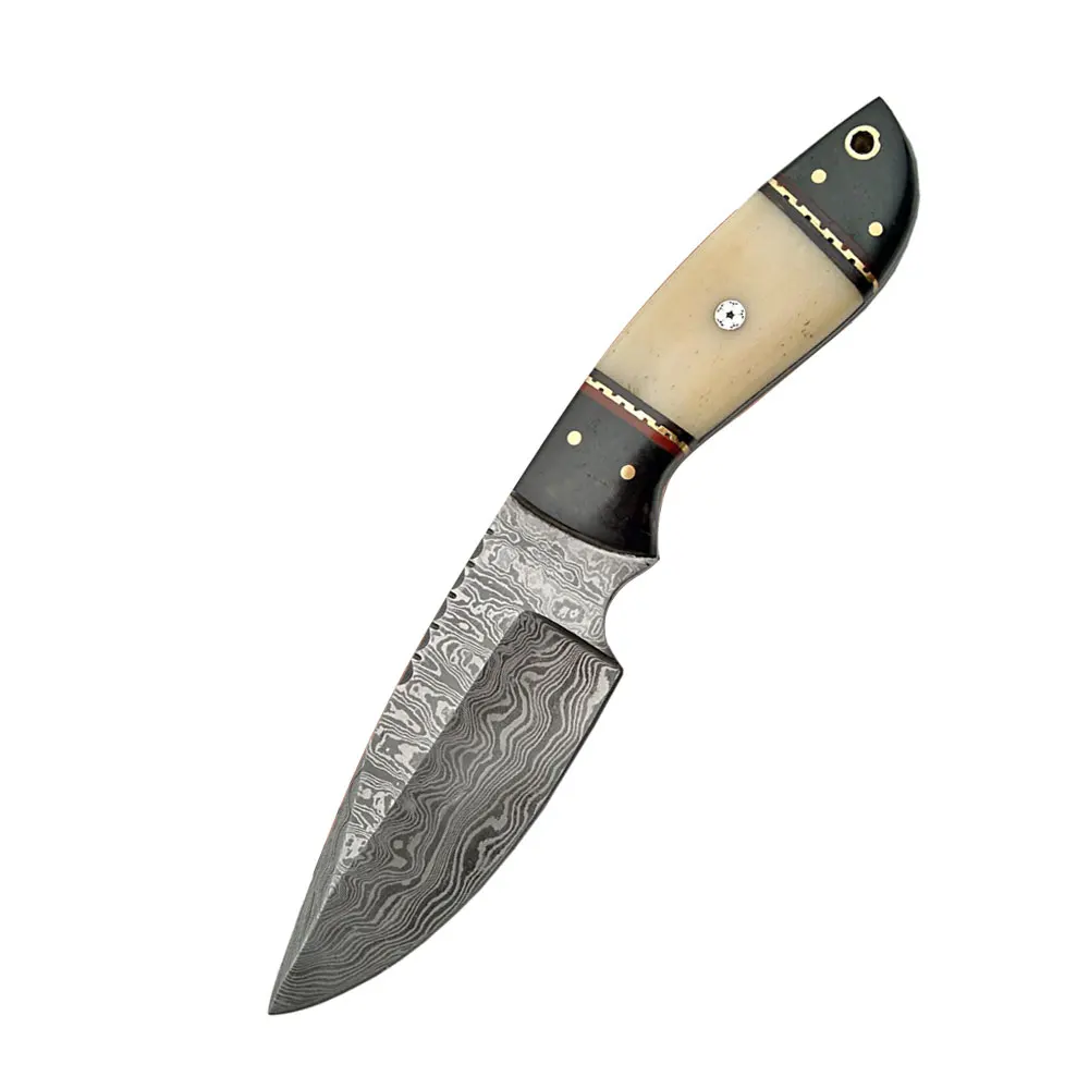 Охотничий нож с деревянной ручкой