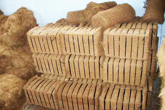 650g 5KG 1KG Coco Husk Coconut Fiber Coir Pith Coco Peat Blocks