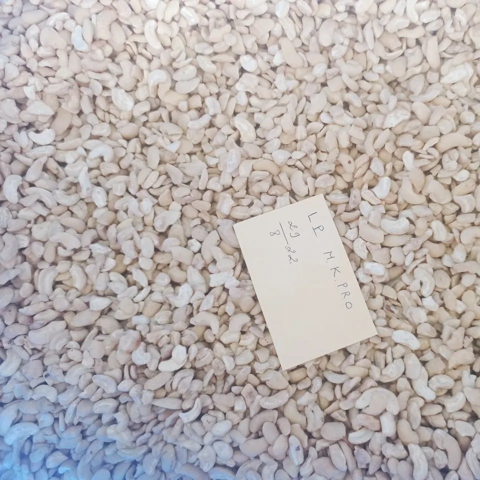 Вьетнамские орехи кешью класса LP упакованы в вакуум PE по лучшей цене высокого качества от фабрики