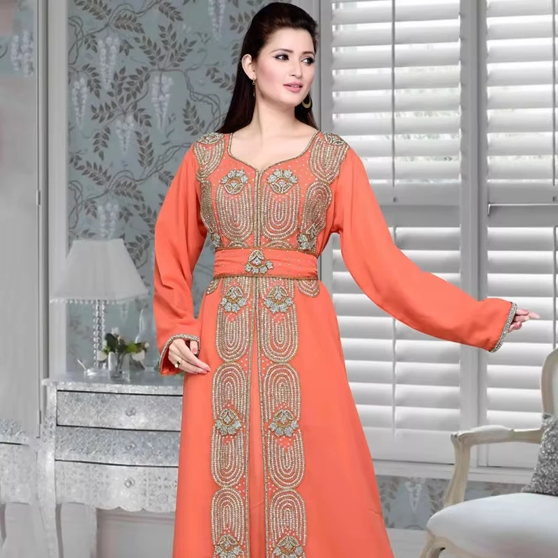 Женское платье с бисером