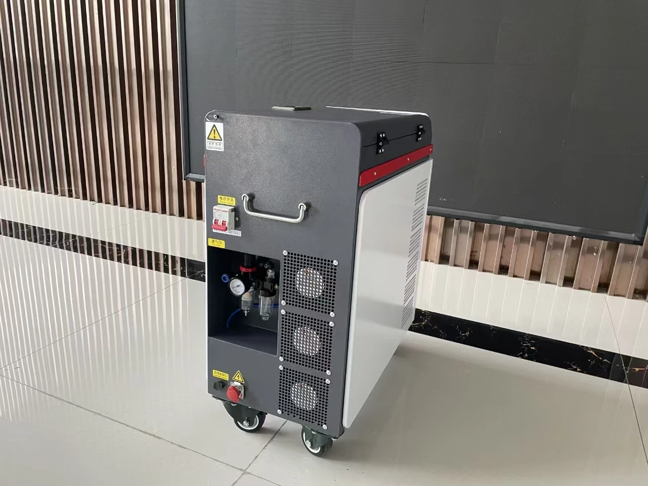 500W Portable Handheld Laser Cleaner Water Cooling Pulse Laser Cleaning Machines for Metal Rust Removal