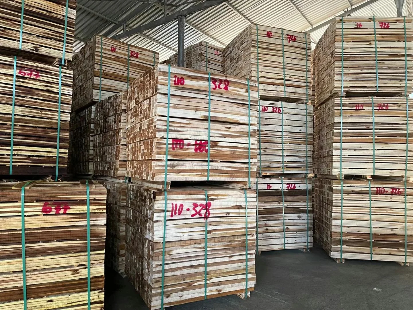 FRESH ACACIA SAWN TIMBER - LOW PRICE & HIGH QUALITY