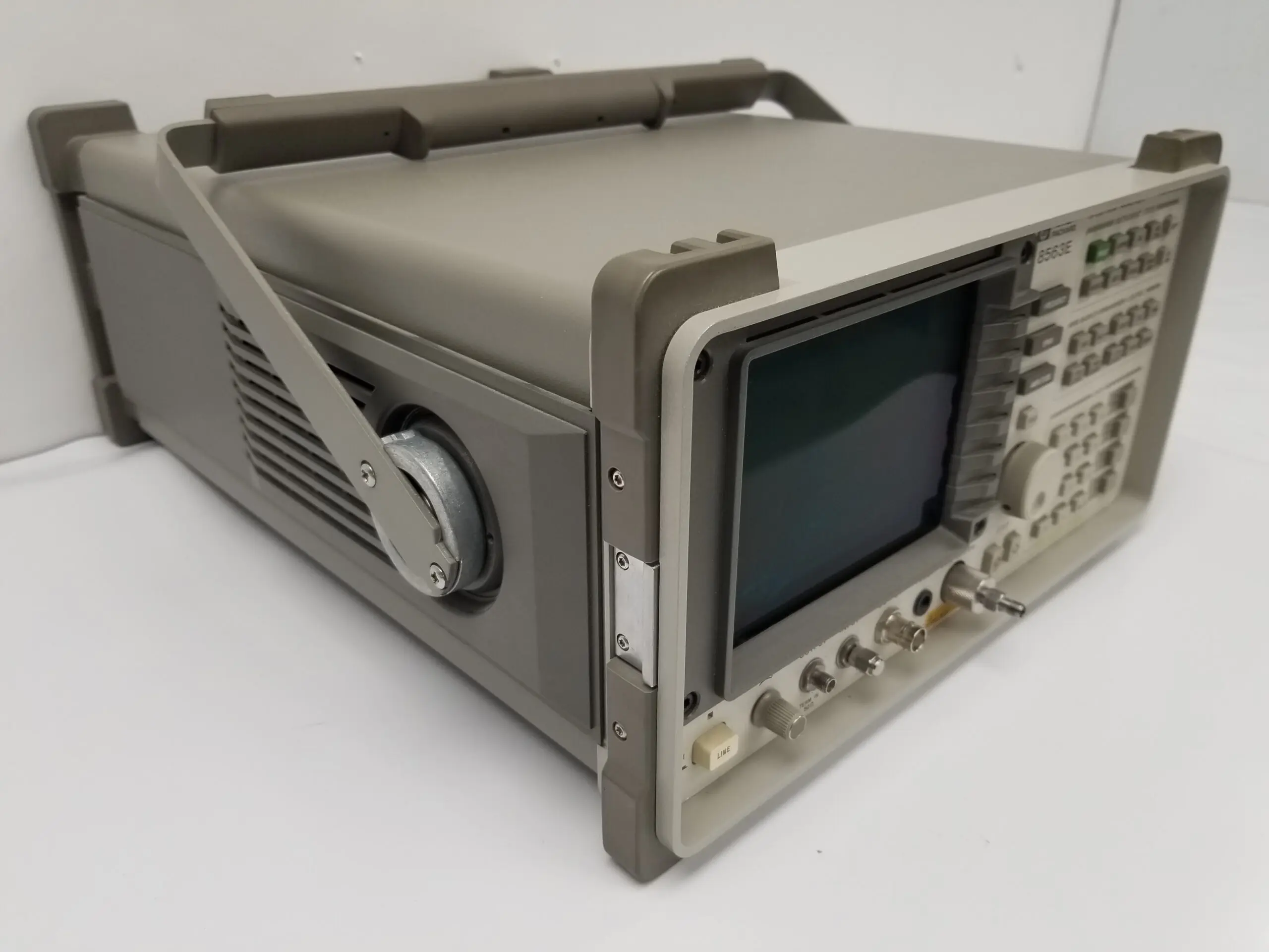 Новый/использованный анализатор спектра Hewlett = Packard 8563E 9 кГц-26 5 ГГц opt026 для продажи