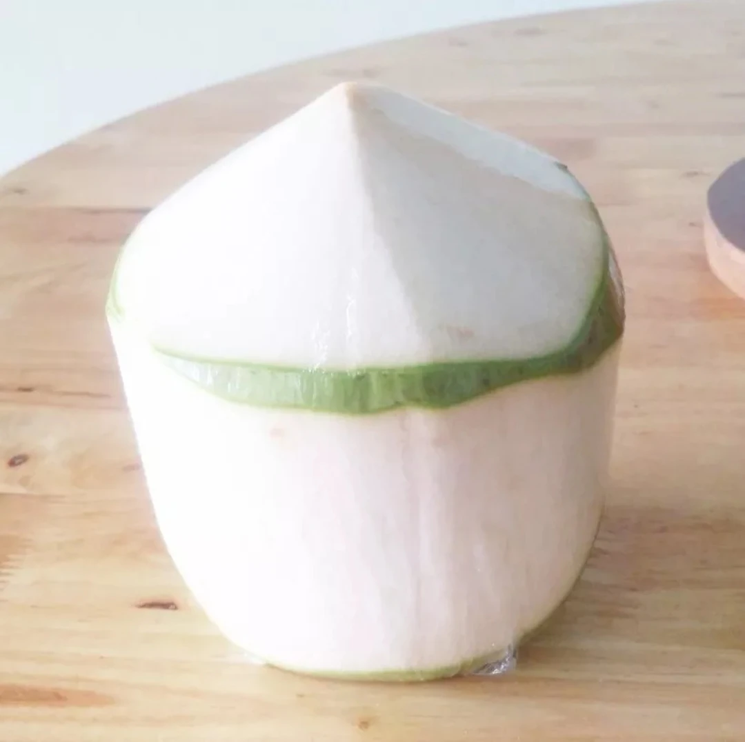 Premium Fresh Young Coconut 9 Pieces per Carton From Thailand Wholesale OEM High Quality Export Grade