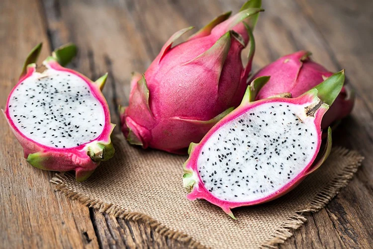 Vietnam high quality dragon fruit/pitaya good price New crop white red dragon fruit wholesale with best price