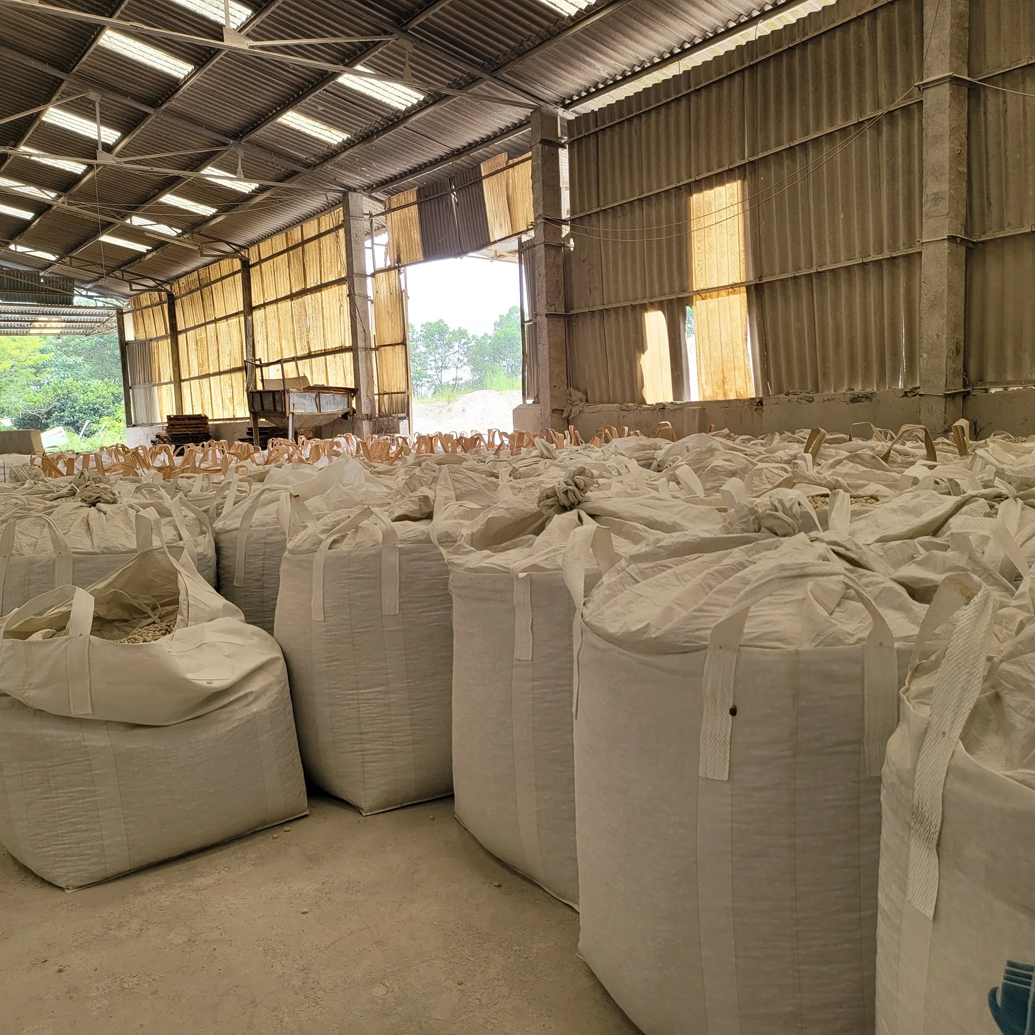 Hot Sale factory price Vietnam cosmetic grade calcined kaolin clay powder price Hot sell kaolin clay for ceramic