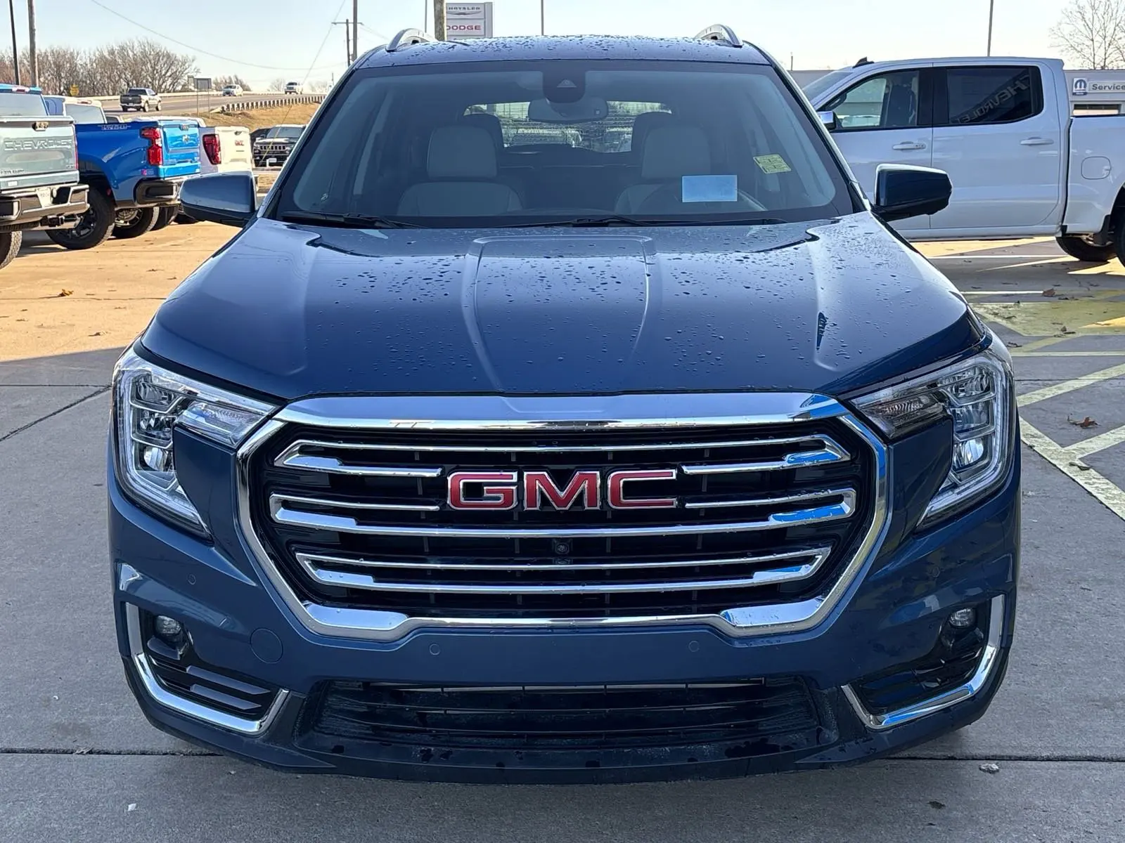 Используется 2024 GMC Rain SLT FWD Sport Utility