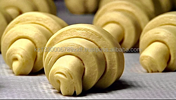 Frozen croissant ready-to-bake product packed in corrugated boxes high quality frozen dough for sale