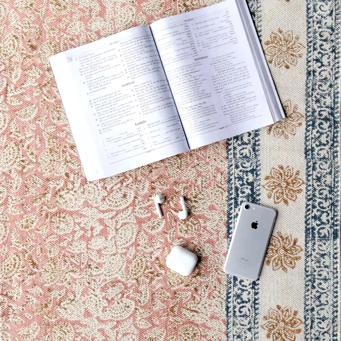 Beautiful Flower Pattern Design Carpets and 100% Cotton Material Rugs and Great Embroidery Pattern and Best for Home Decoration