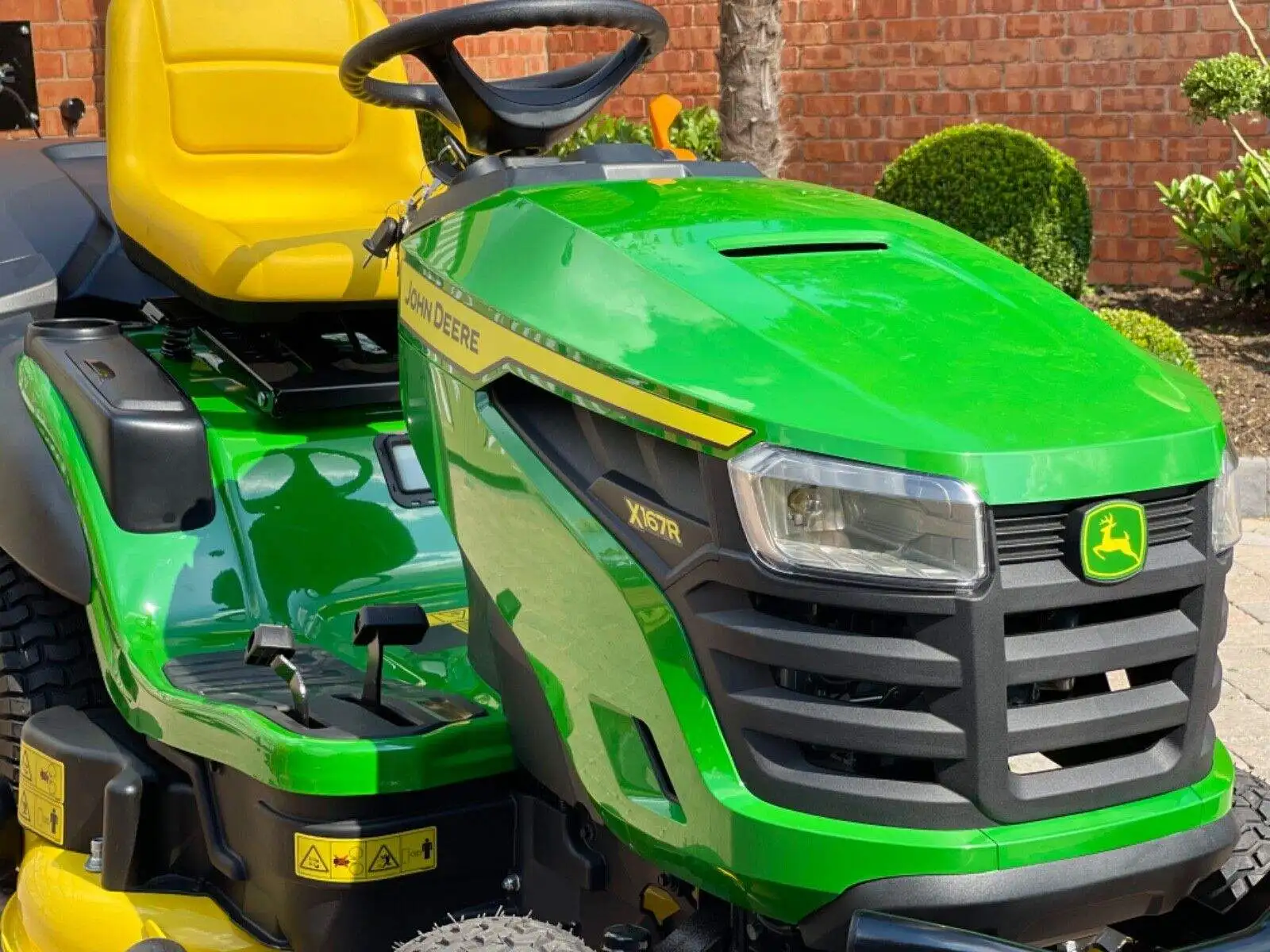 John Deer X167R lawn tractor, ride -on mower Agricultural Machinery Grass Garden Lawn Mower John Deer X167R Lawn Mower