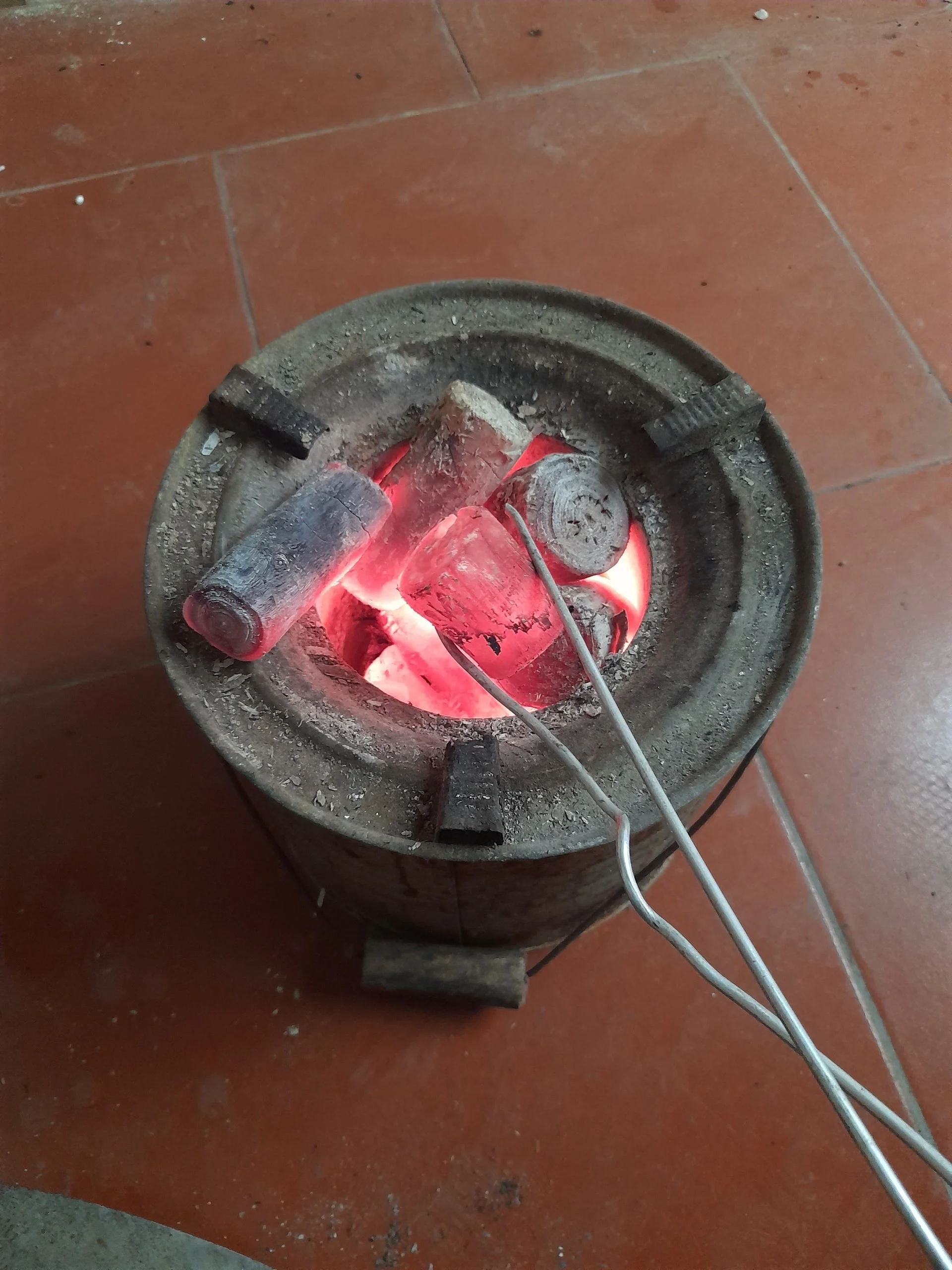 6 HOUR BURNING BINCHOTAN MADE IN VIETNAM WITH HIGH HEAT LONG BURNING TIME ZERO SMOKE EMISSION