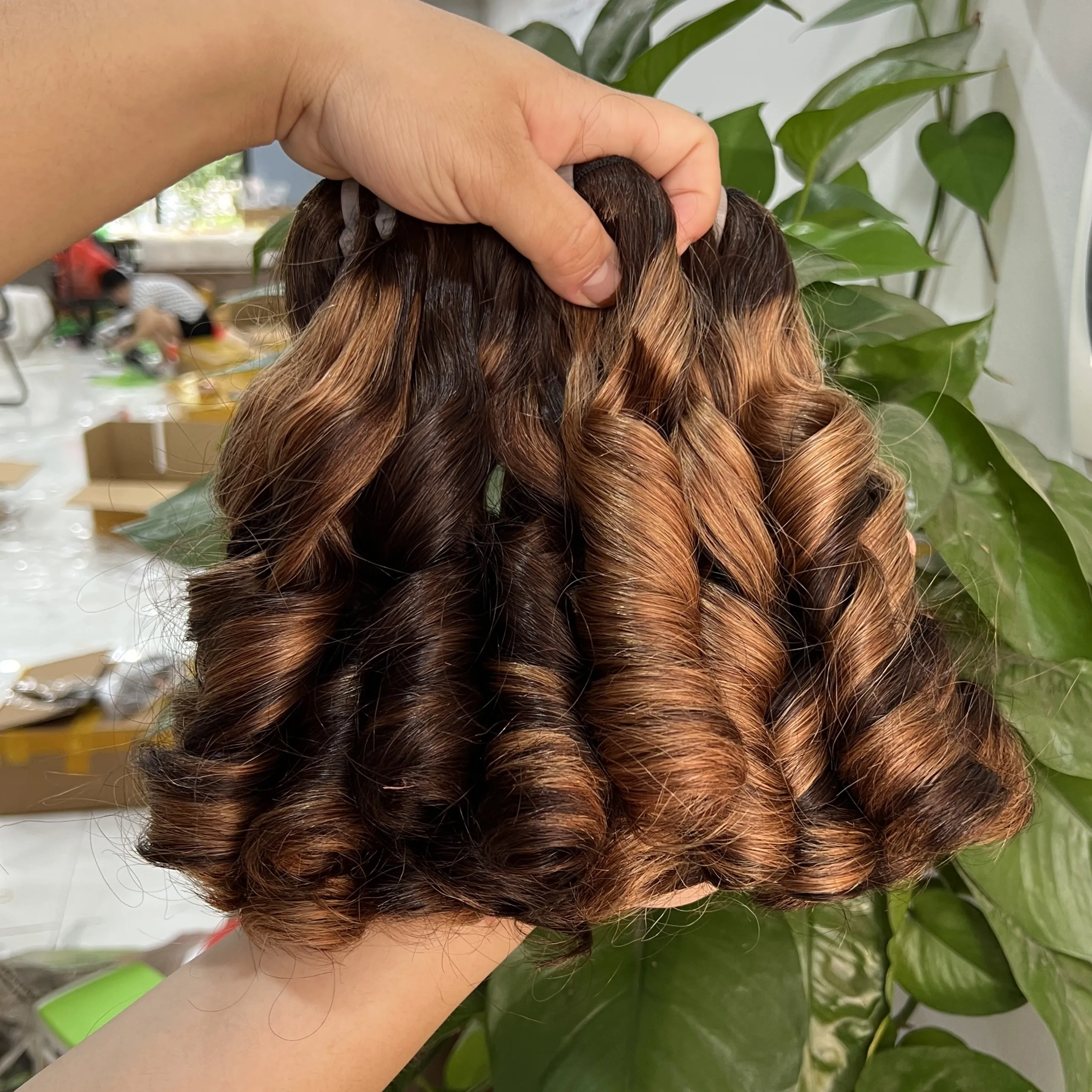 High Quality Short Bouncy Curly Hair Weave Multicolor Vietnamese Human Hair Extensions Vendor
