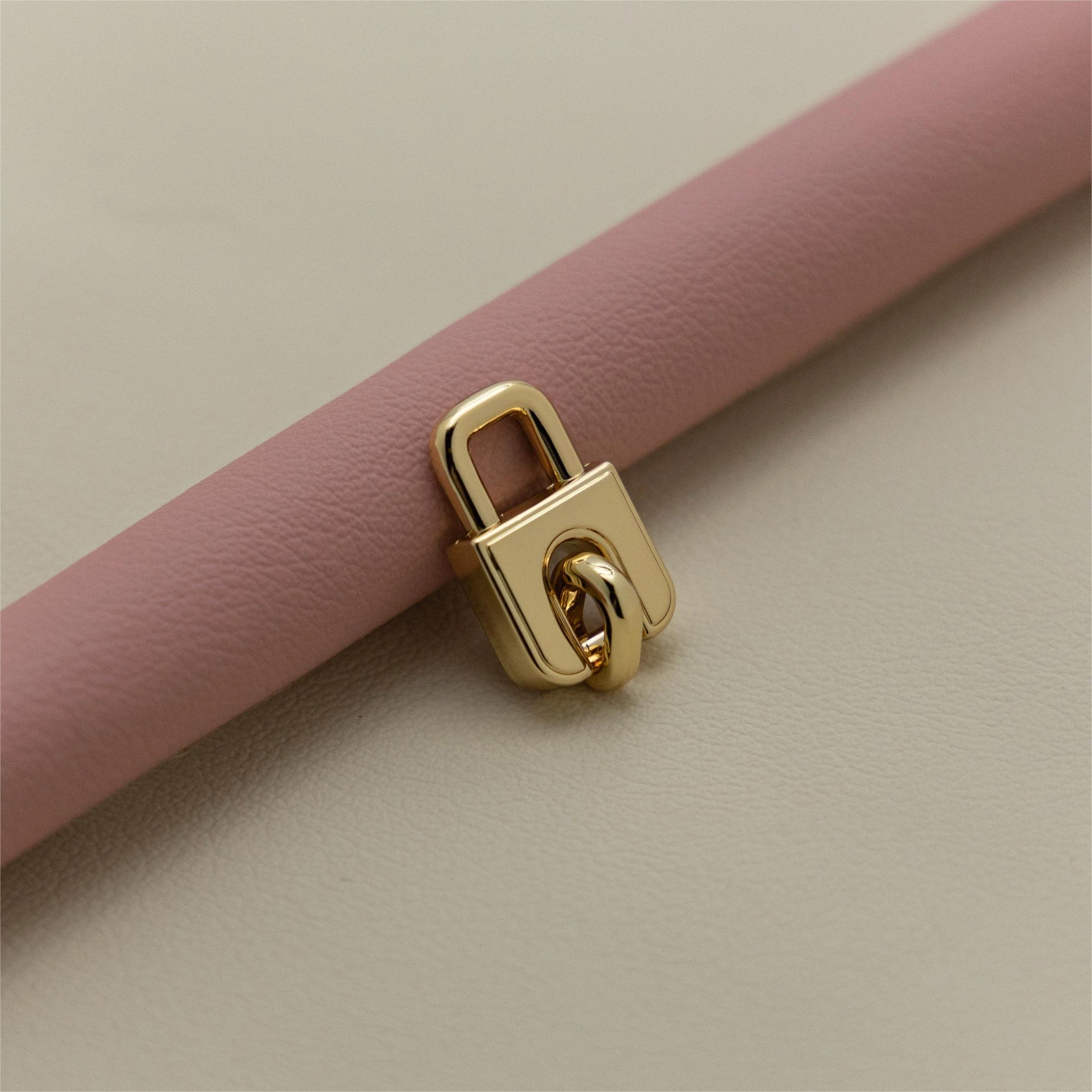 High Quality rotate Alloy Lock with Turn Twist Lock Custom Design Metal Buckle for Ladies Handbag Fashion Hardware
