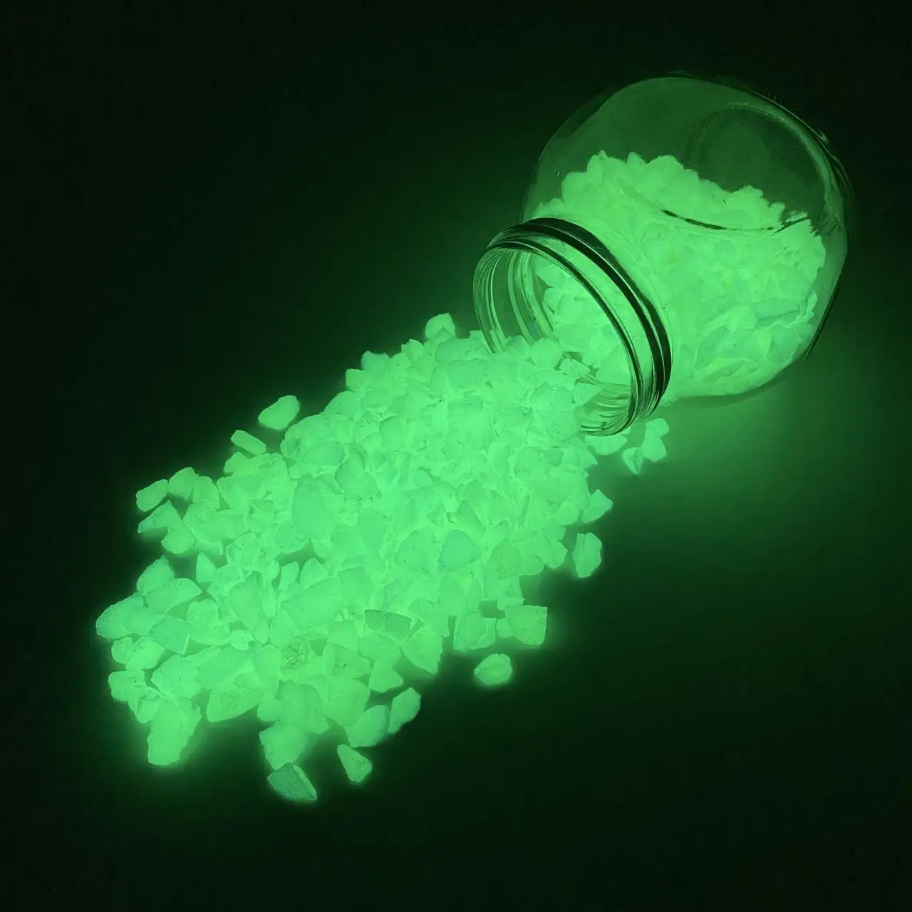 Wholesale Luminous /Phosphorescent Glow In The Dark Pebble Stones Glowing Stones for Decoration