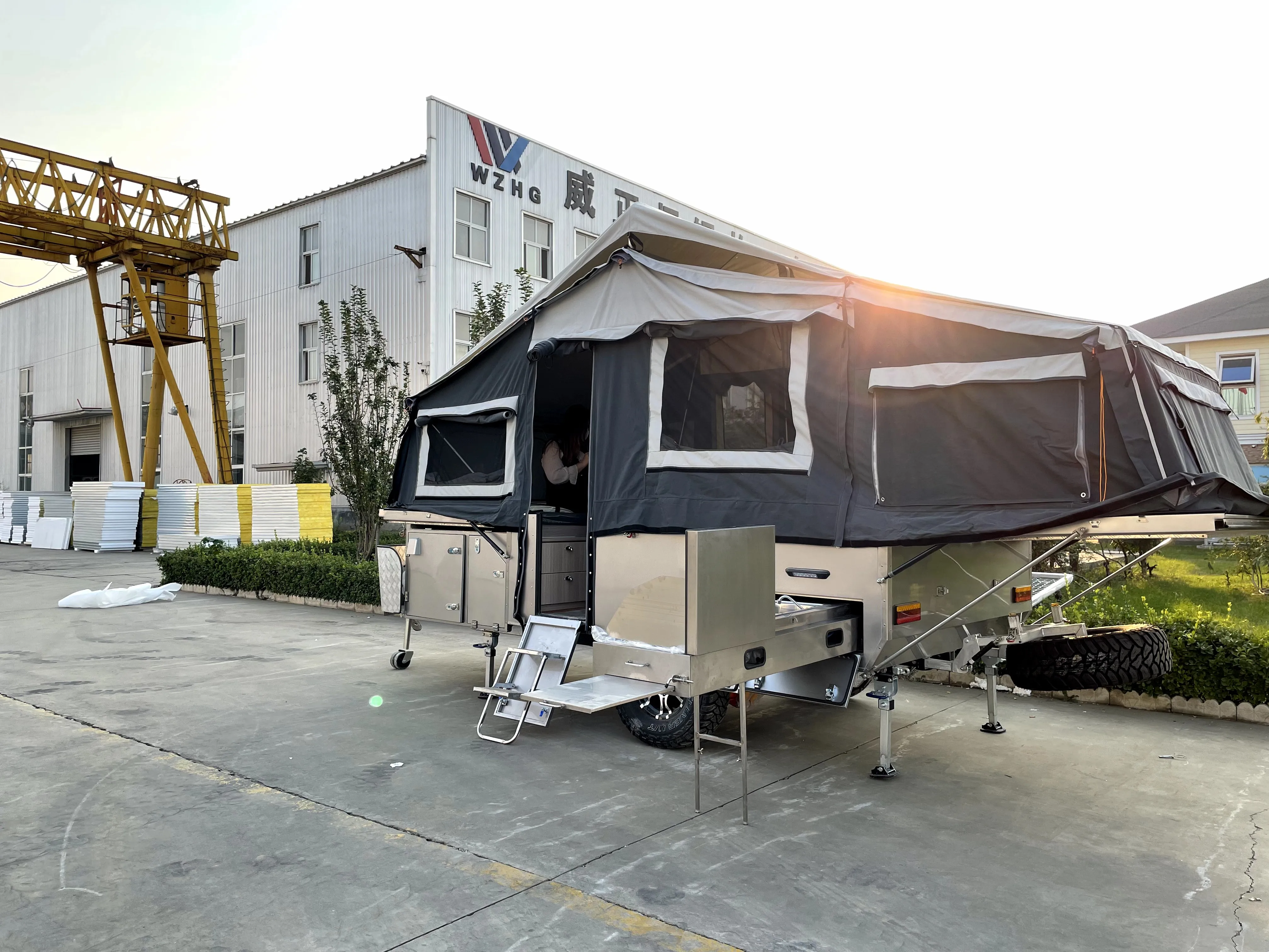 Best Sale off Luxury Tiny House on Wheels Road Camper Trailers Motorhome caravan With Kitchen and Inside Sleeping Area