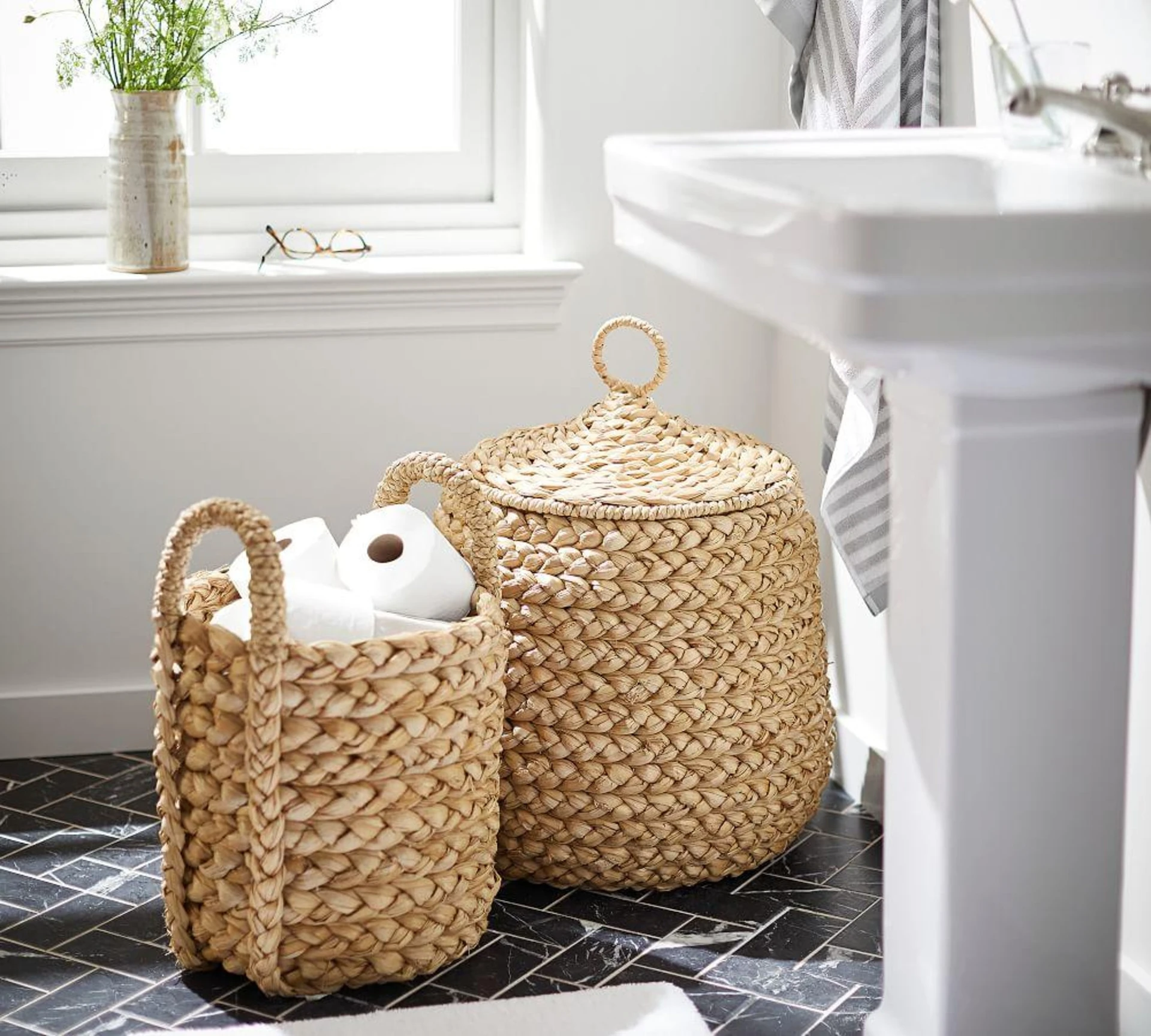 Latest Collection Customized Seagrass Woven Baskets Decorative Rattan Water Hyacinth Clothing Laundry Hamper For Home Organizer