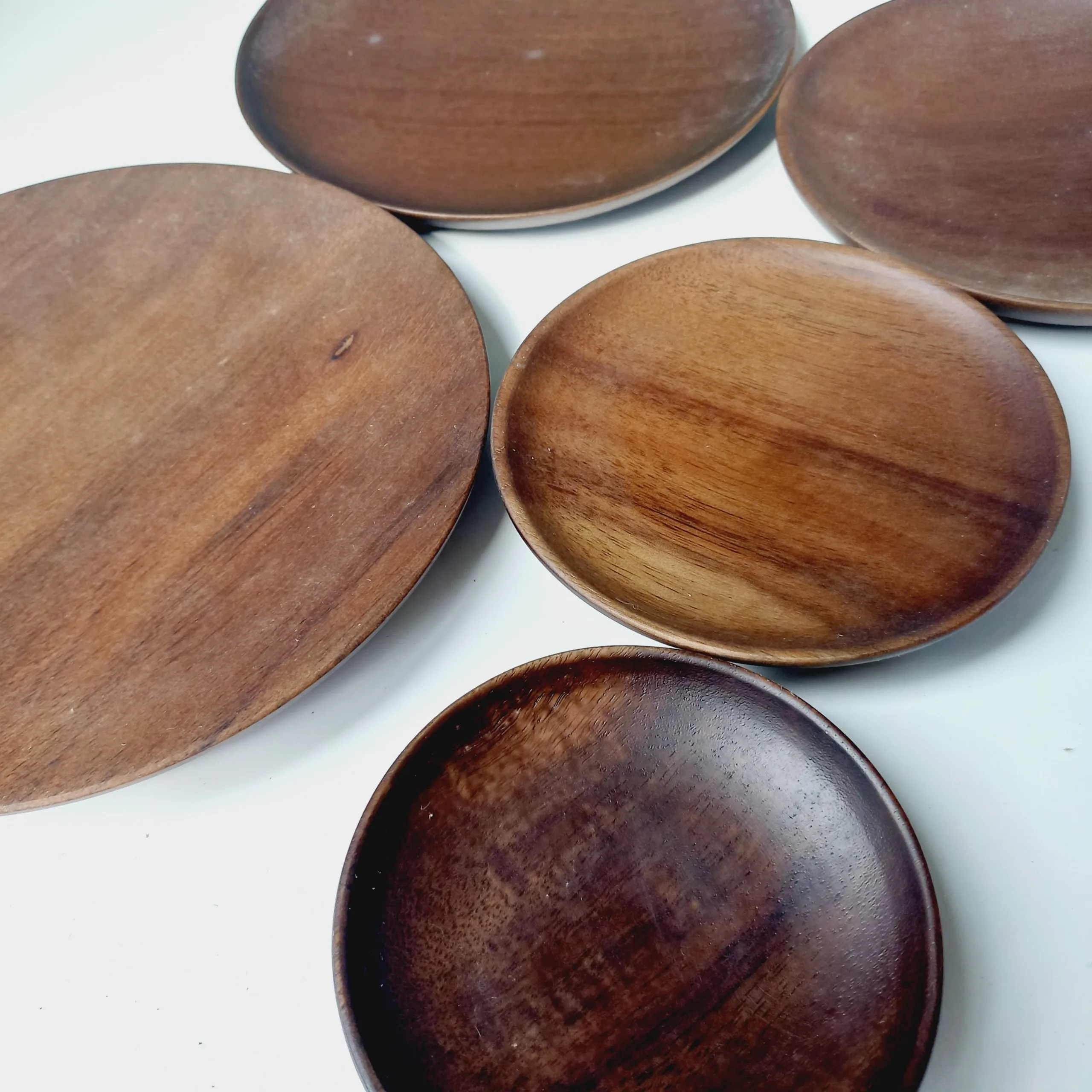 Amazon Hot Sales Wooden Serving Dishes Wood Plates For Tabletop Dinnerware Plate Sets Acacia Handmade Wood Carved Vietnam