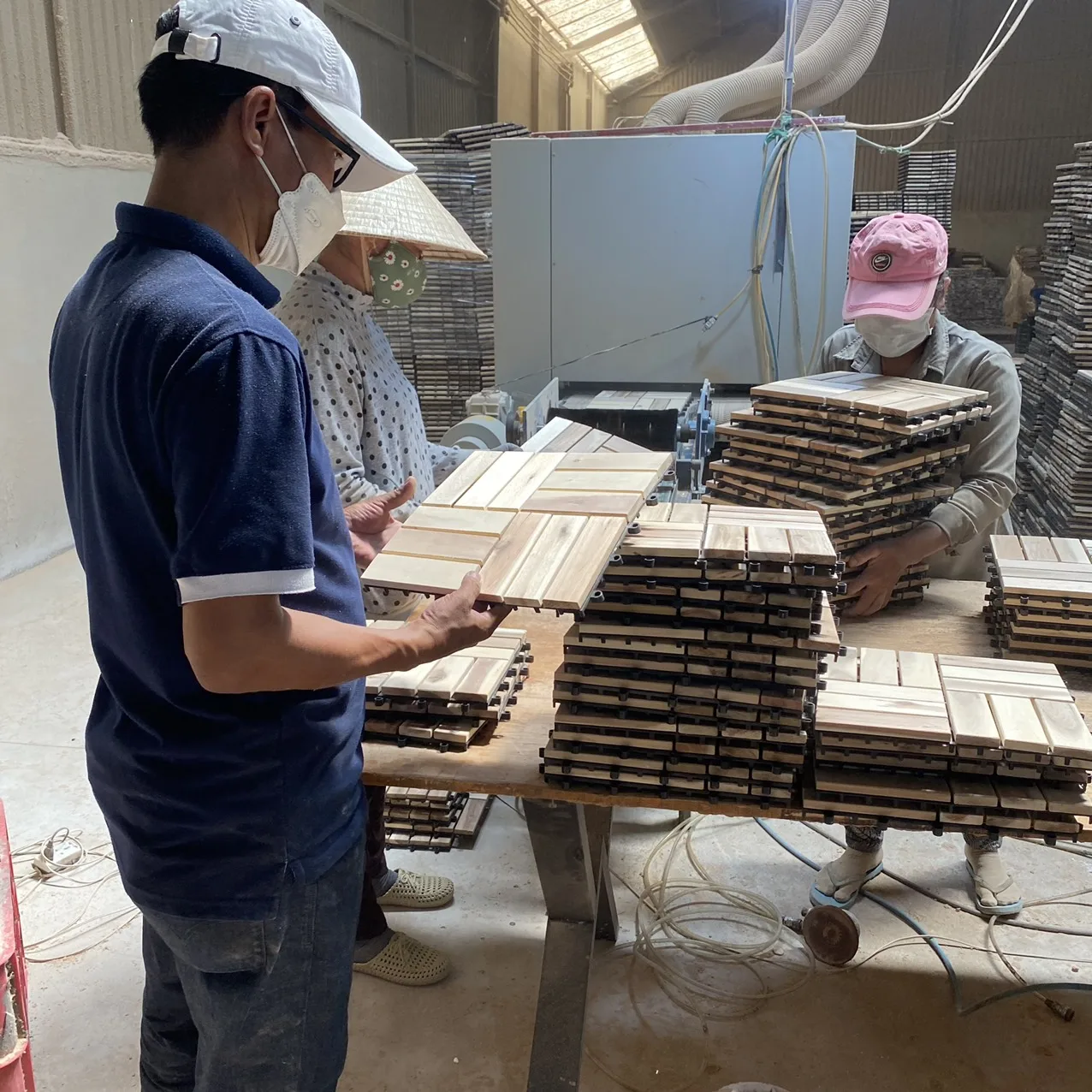 Best Seller 2023 High quality garden floor tiles acacia wood deck tiles interlocking wooden flooring pathway